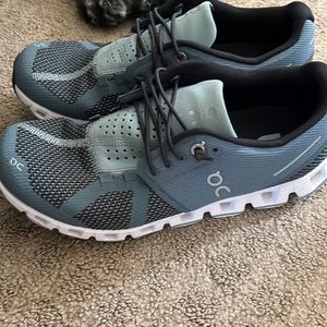 On Cloud running/walking shoes